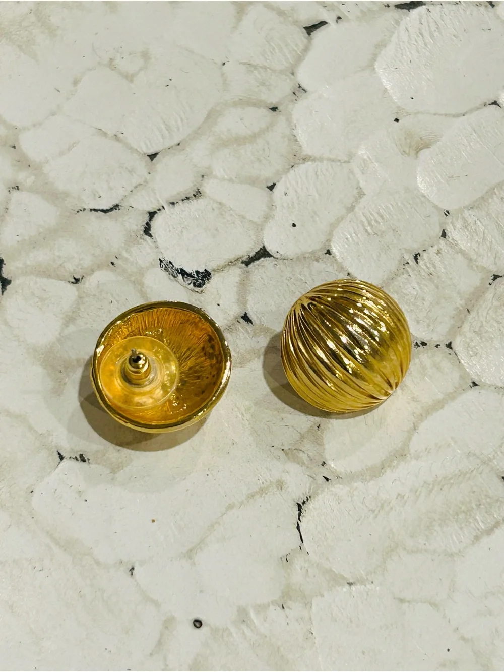 Liz Claiborne Signed Vintage Gold Tone Ribbed Dome Pierced Earrings